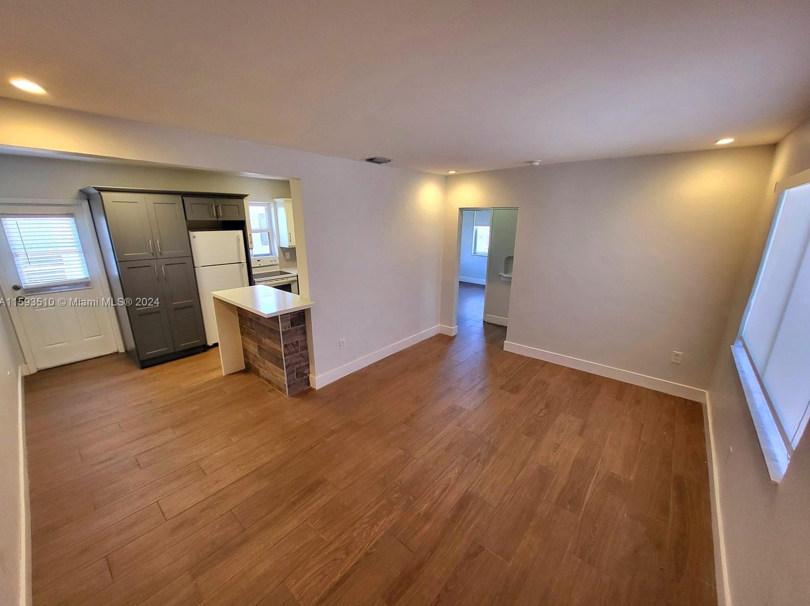 2355 Sw 27th St Apt 4, Miami, FL 33133