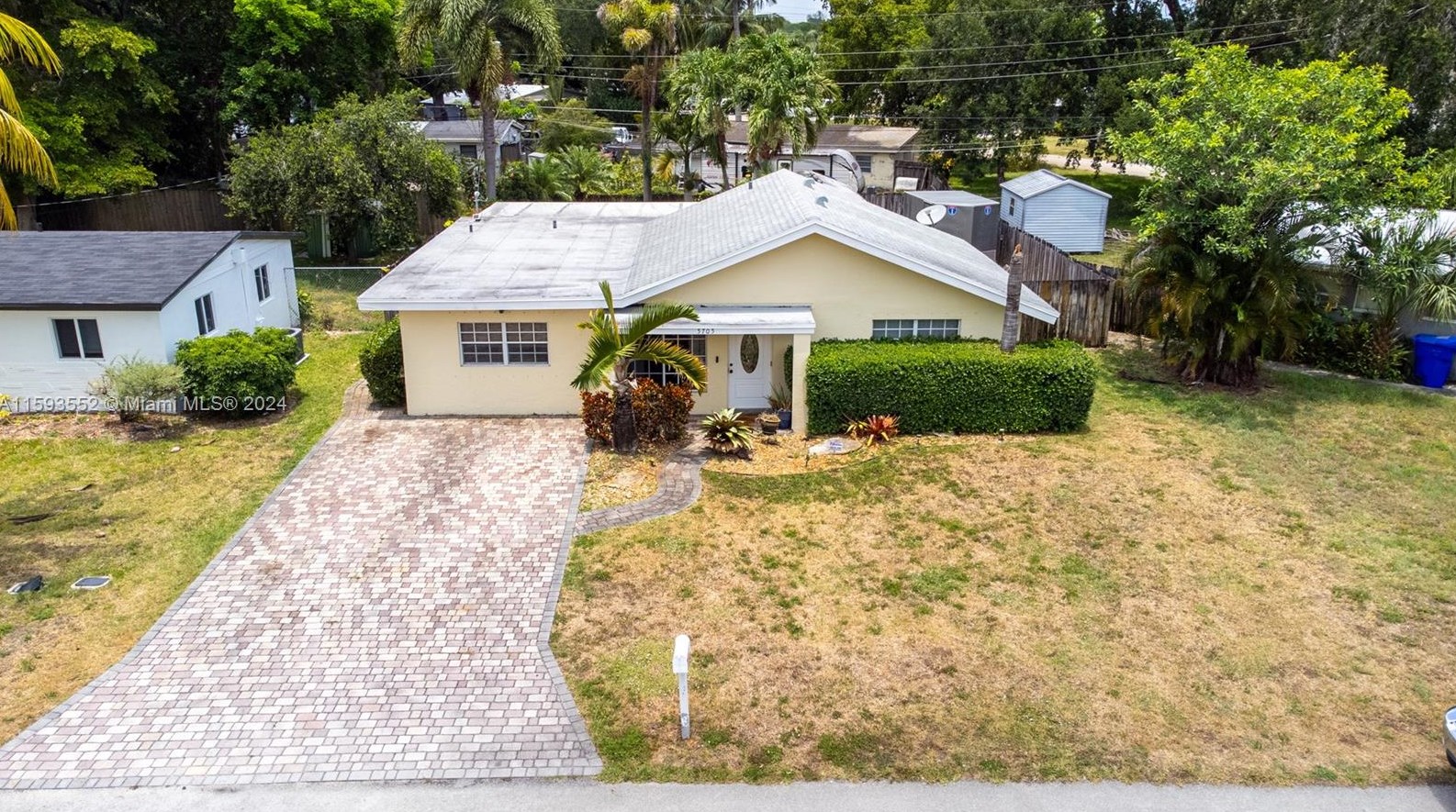 5705 Douglas St, Hollywood, FL 33021-2742