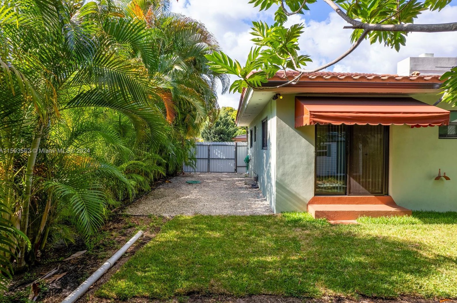 717 162 St, Miami FL 33157-3738 exterior