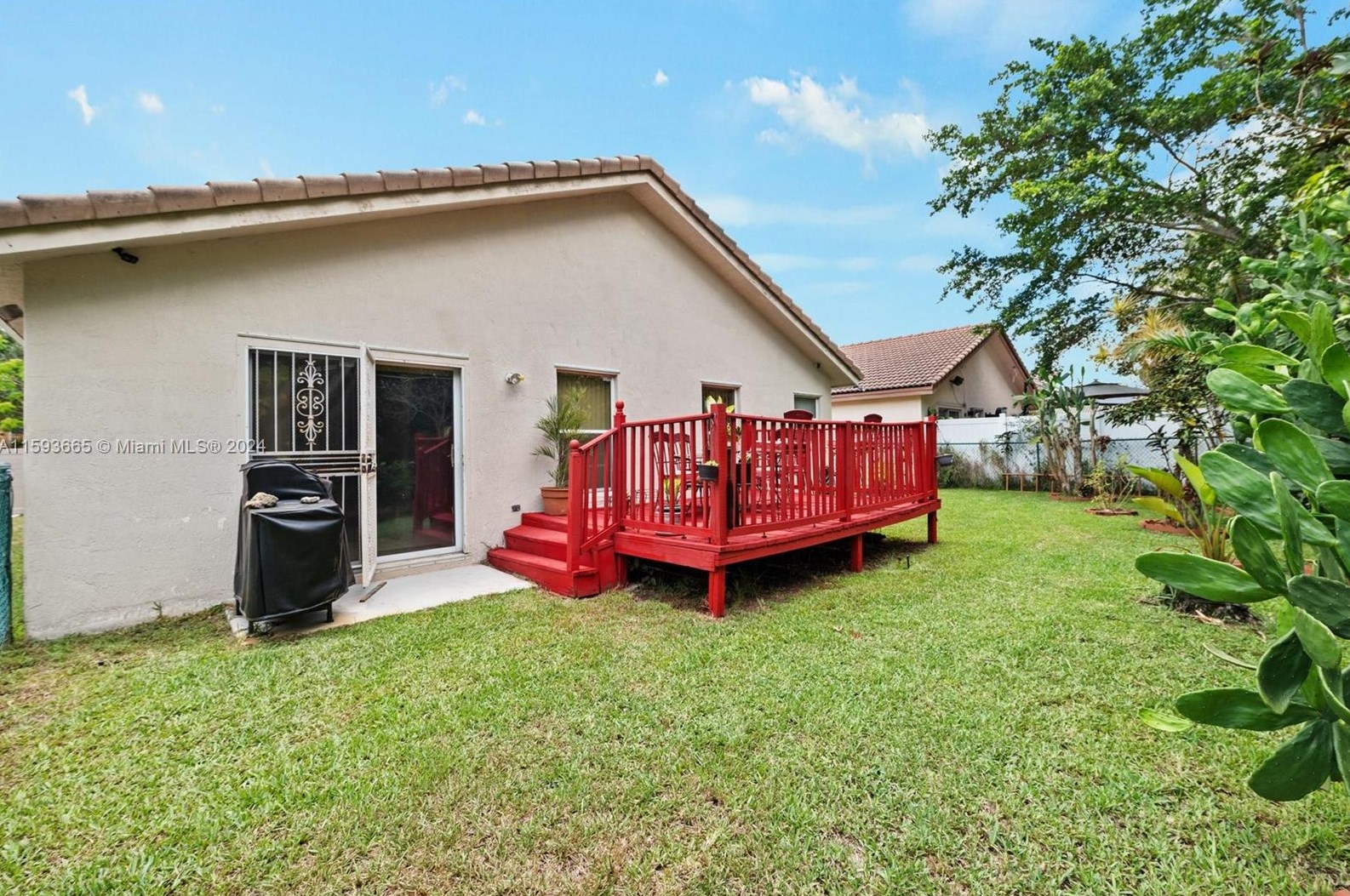 201 203 Ave, Hollywood FL  33029-3415 exterior
