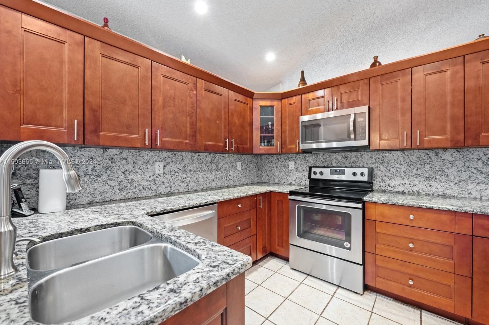 201 203 Ave, Hollywood FL  33029-3415 exterior