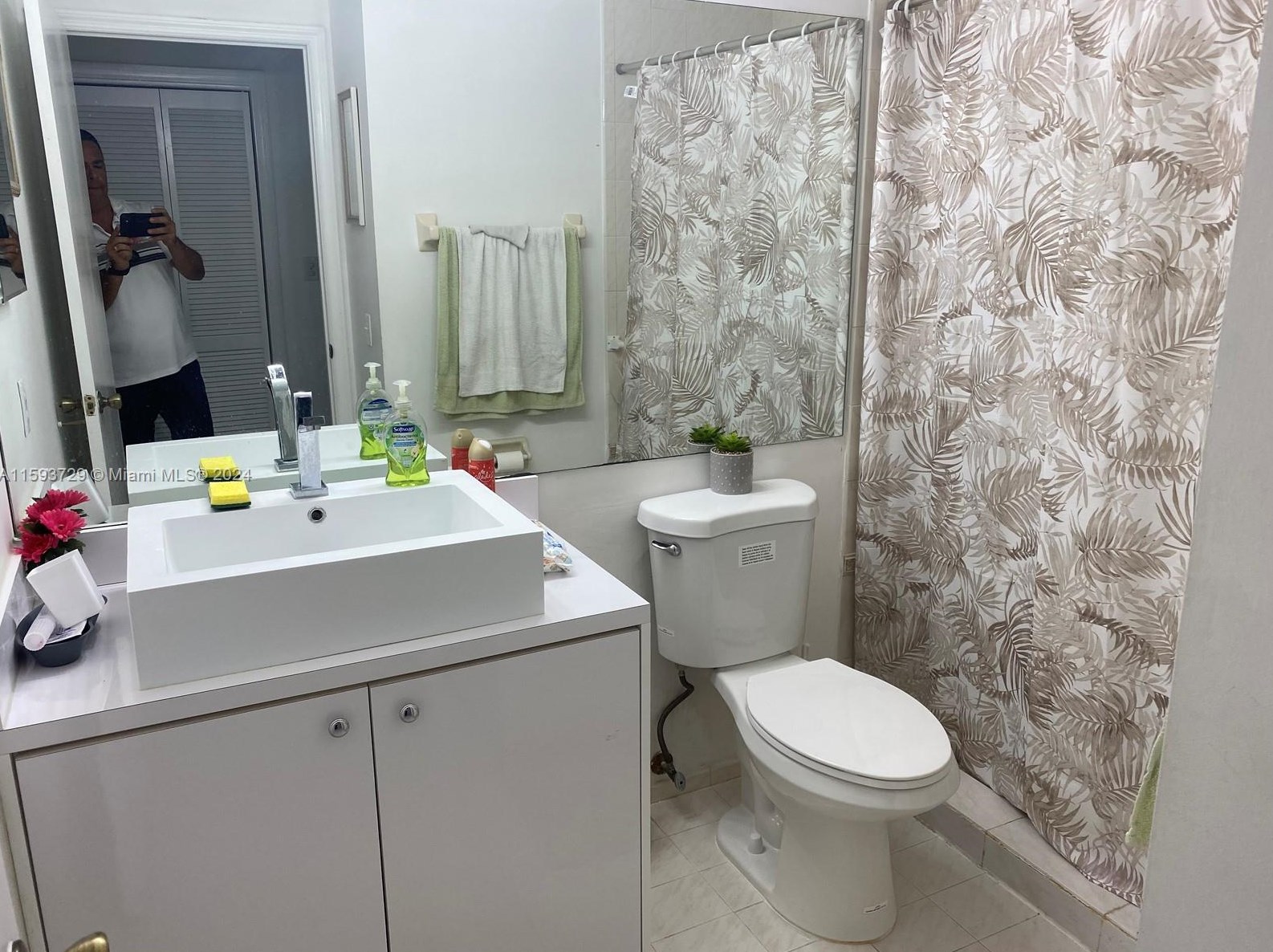 1938 137th Ct, Miami FL  33175-1092 exterior