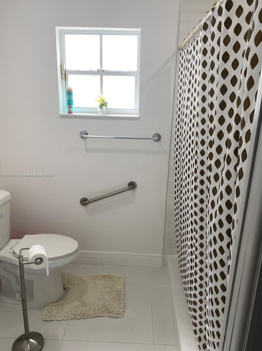 1938 137th Ct, Miami FL  33175-1092 exterior