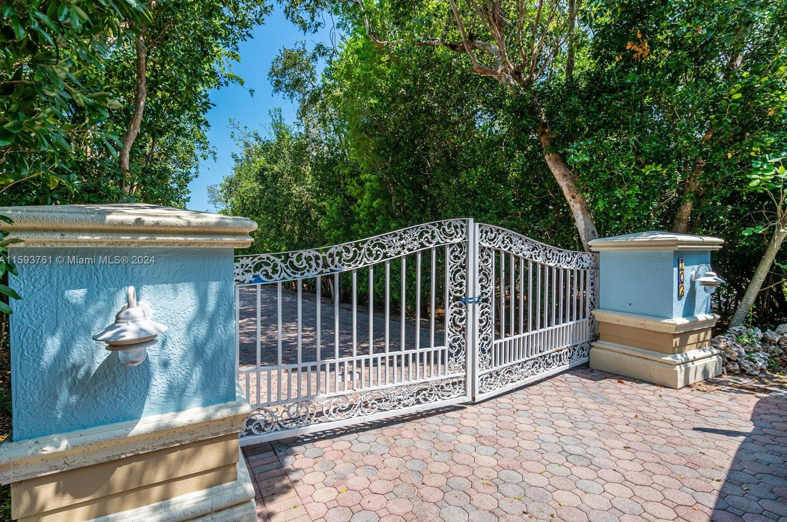 103 Coastal Dr, Key Largo, FL 33037-4006