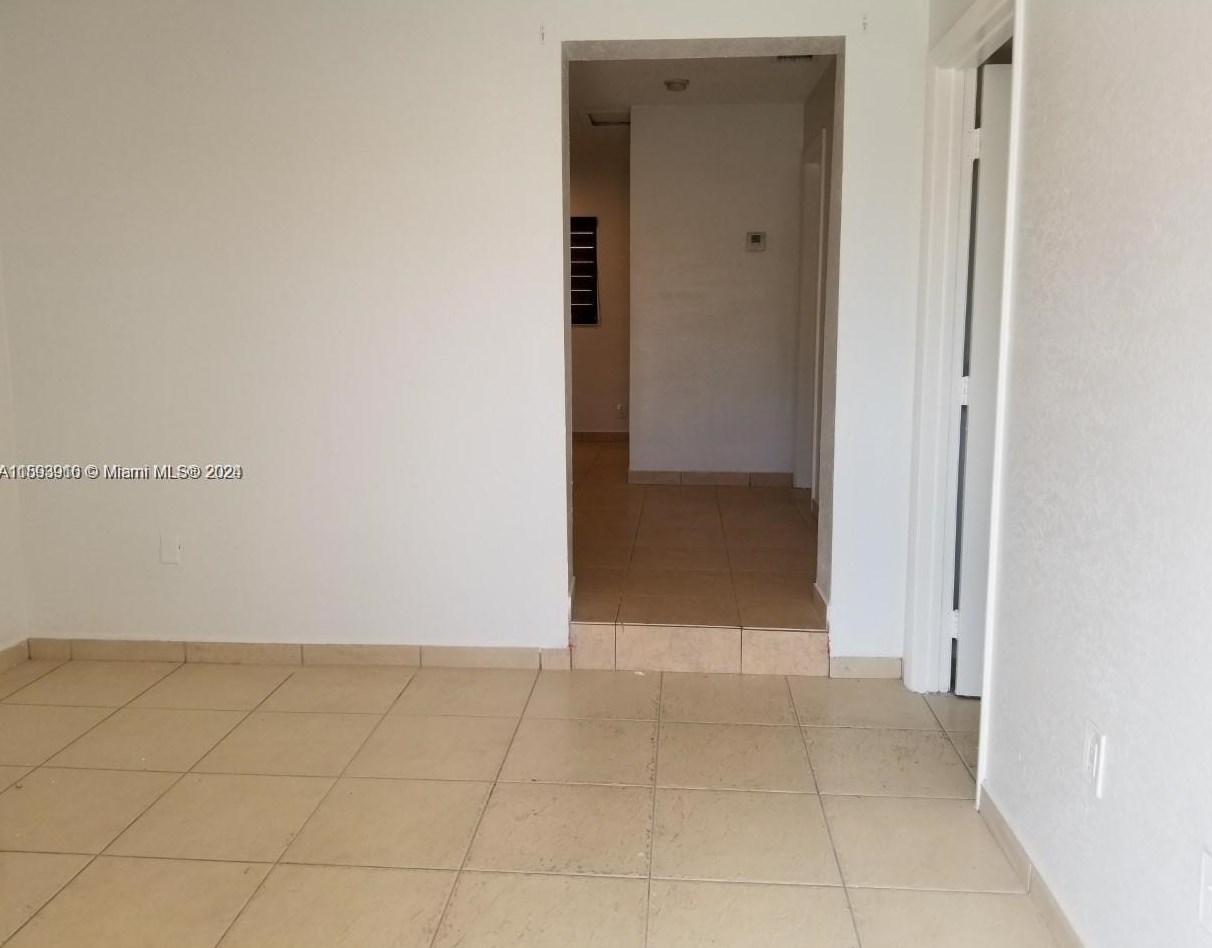 27 W 8th St #27, Hialeah, FL 33010