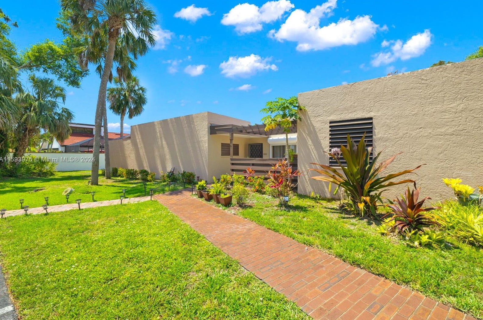 909 Big Pine Way, Fort Myers, FL 33907-5930