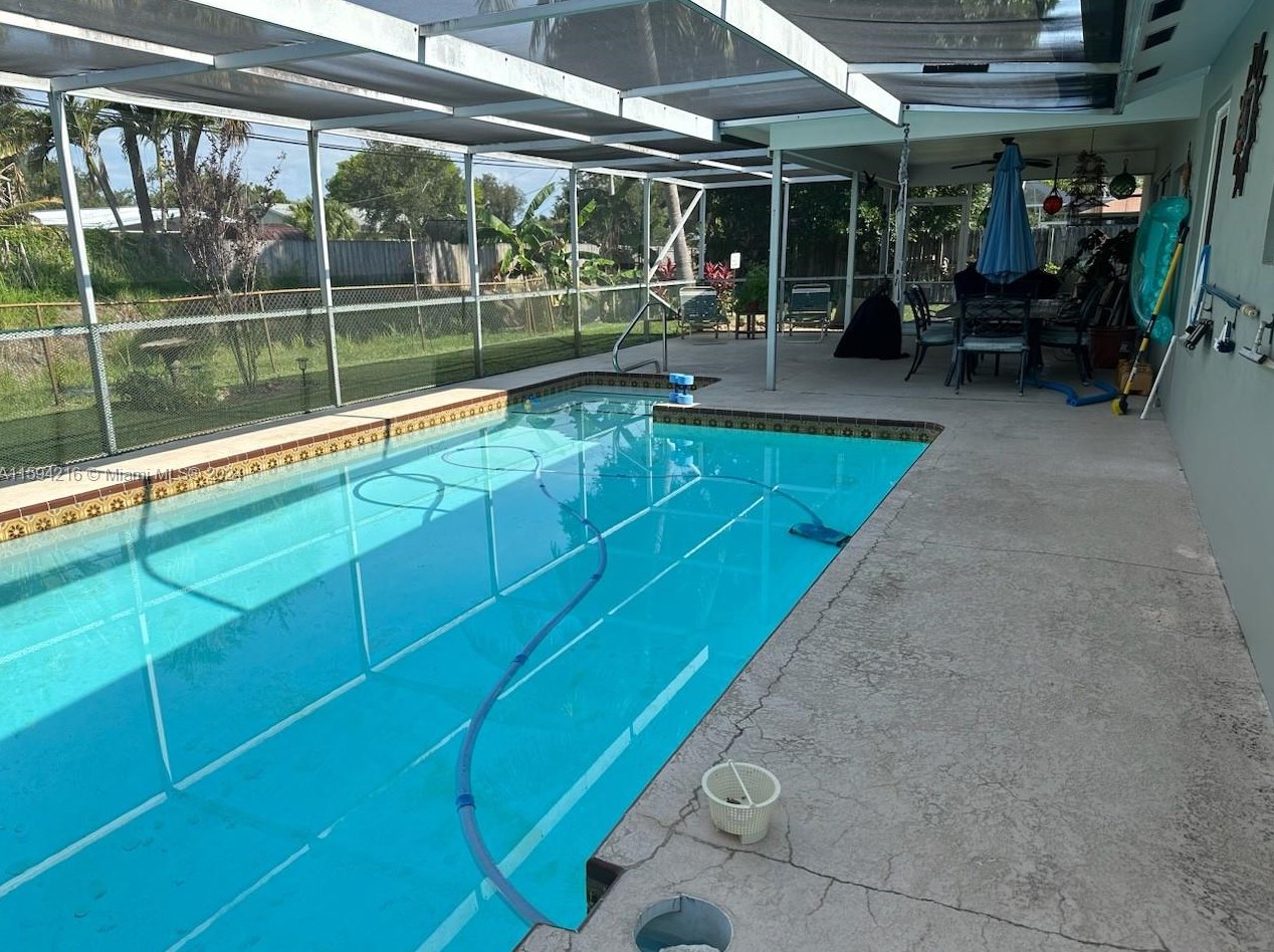 406 Douglas Dr, Jupiter, FL 33458-5003