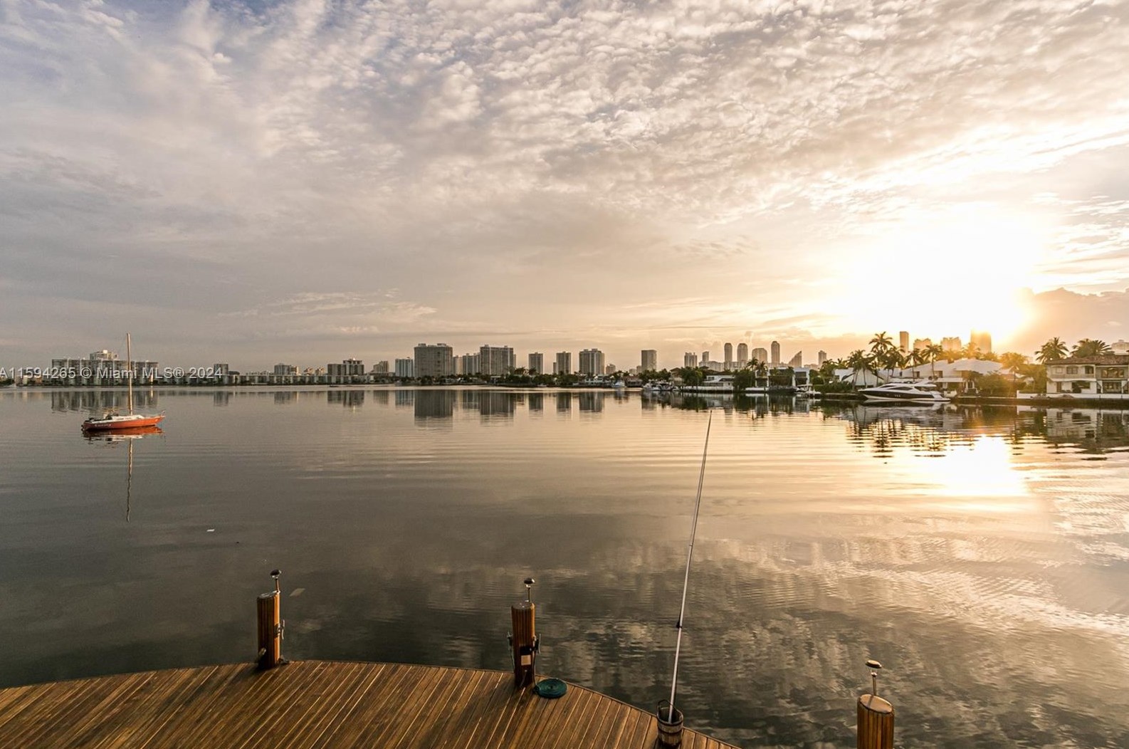 2785 Ne 165th Terrace #90 Feet Dock, Miami, FL 33160