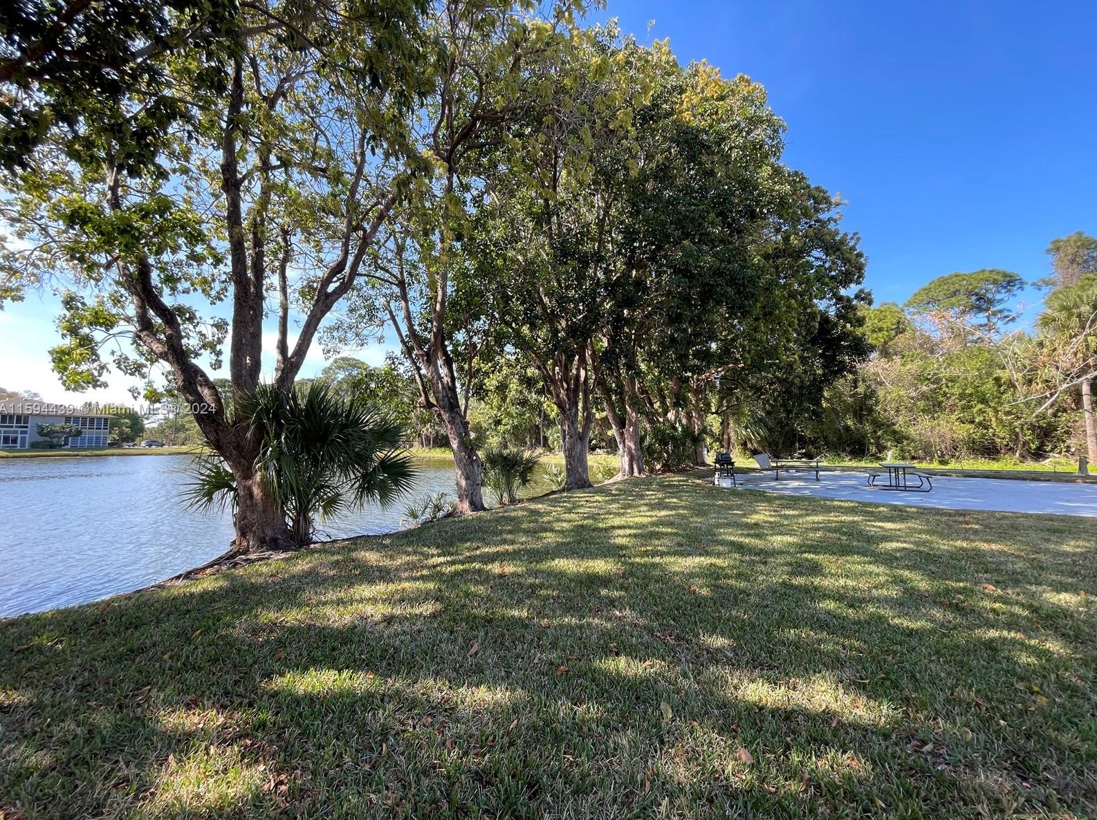 28 Lake Vista Trl, Fort Pierce FL  34952-1502 exterior