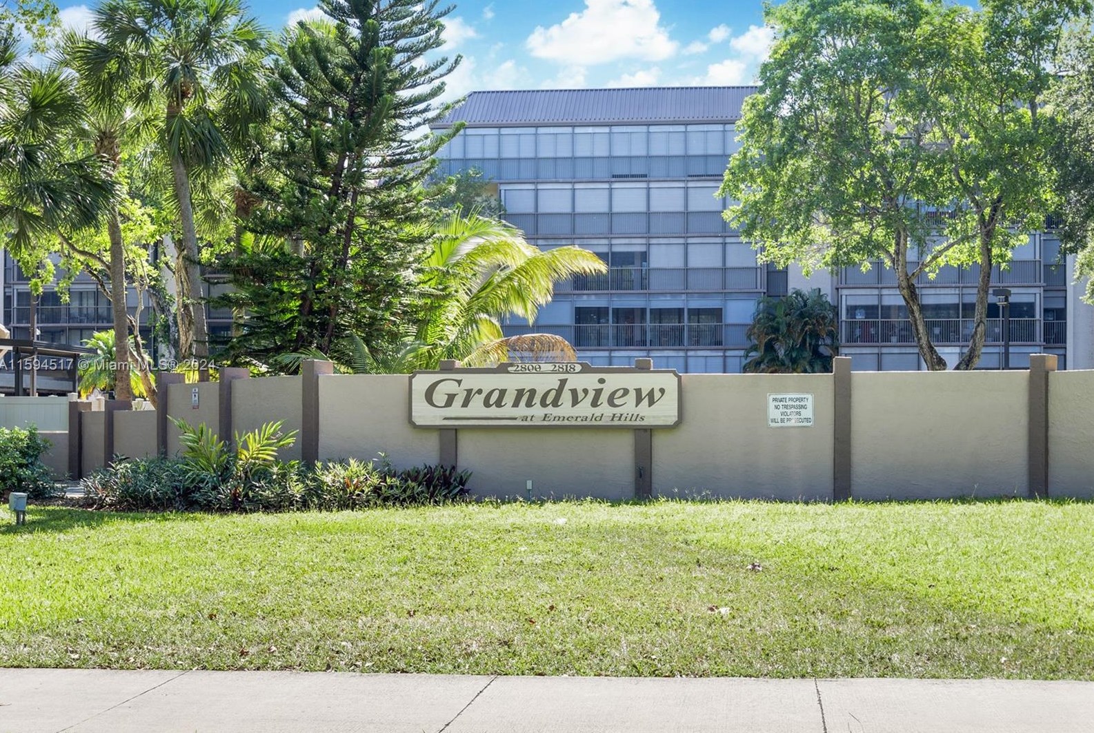 2802 46th Ave, Hollywood FL  33021-2927 exterior