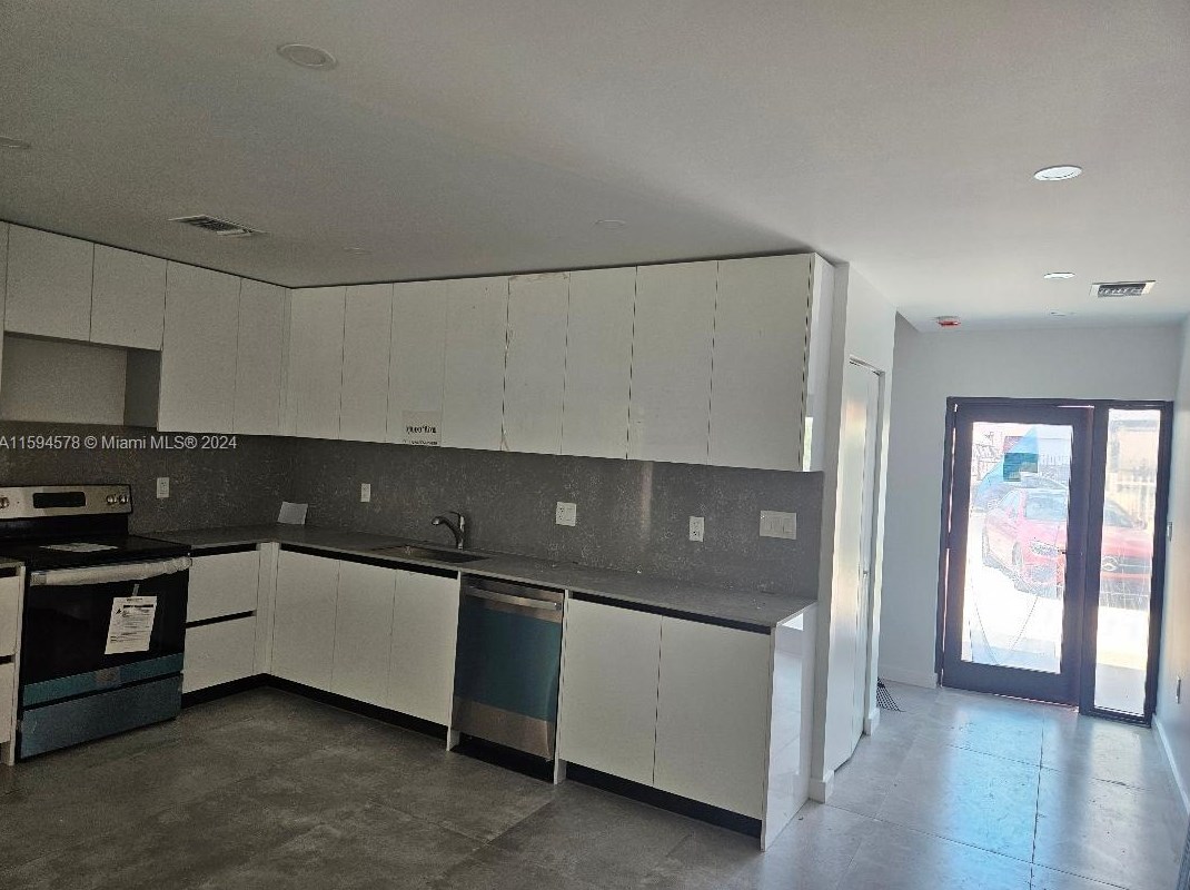 3141 Nw 75th St #1, Miami, FL 33147
