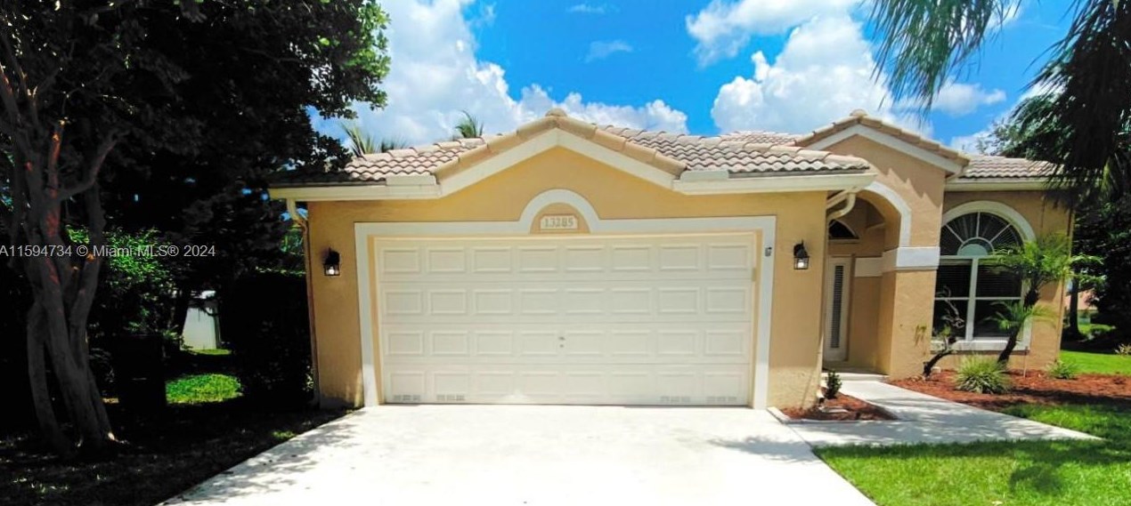 13285 19th St, Hollywood, FL 33028-2526