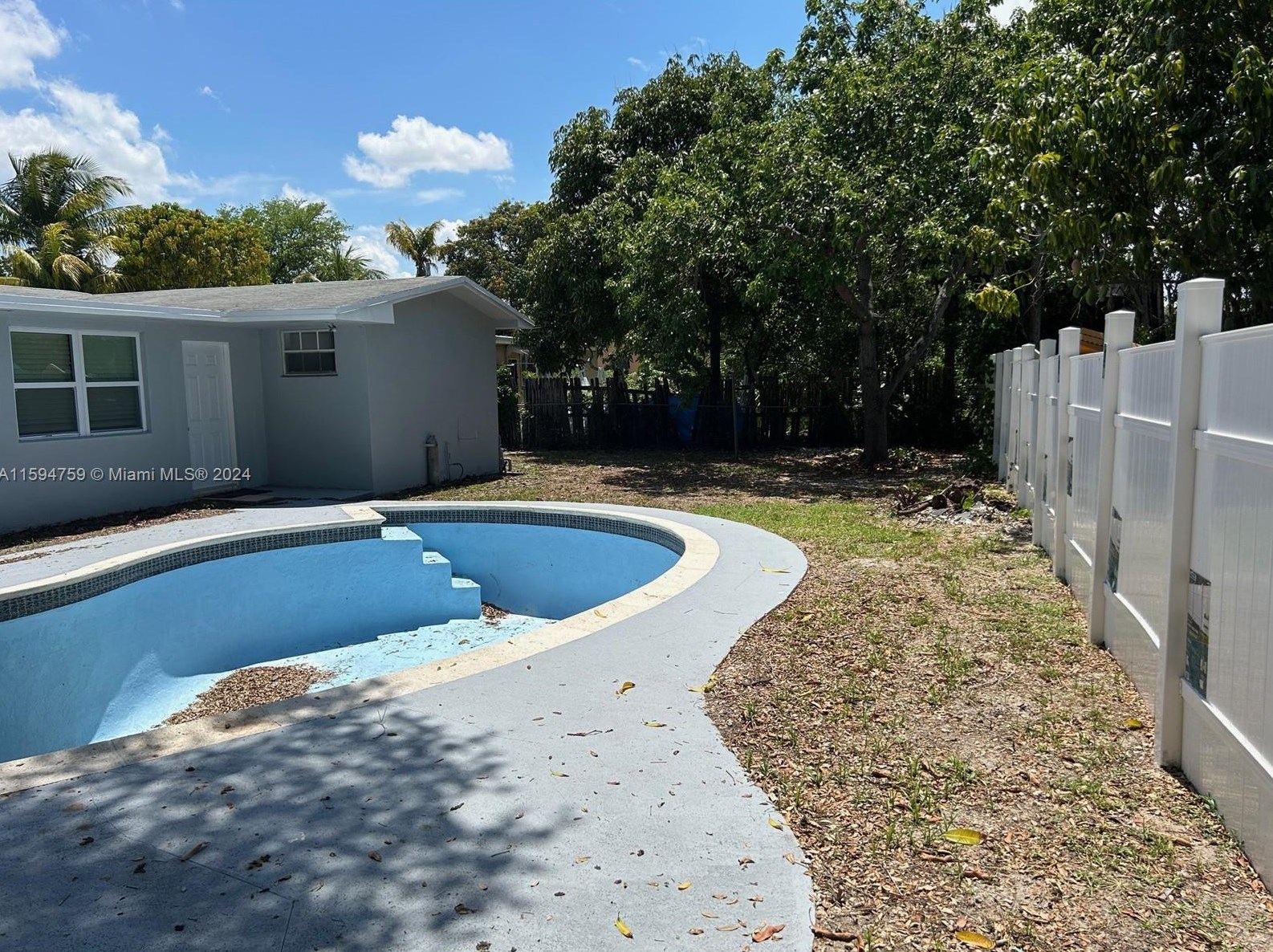 755 142 St, Miami FL 33186-8919 exterior