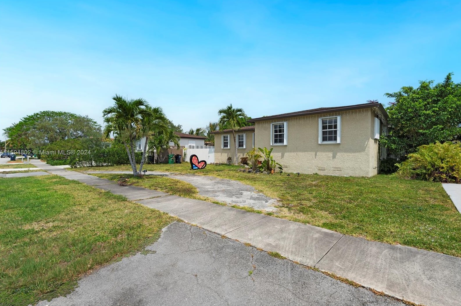 8281 28th St, Miami, FL 33155-2420
