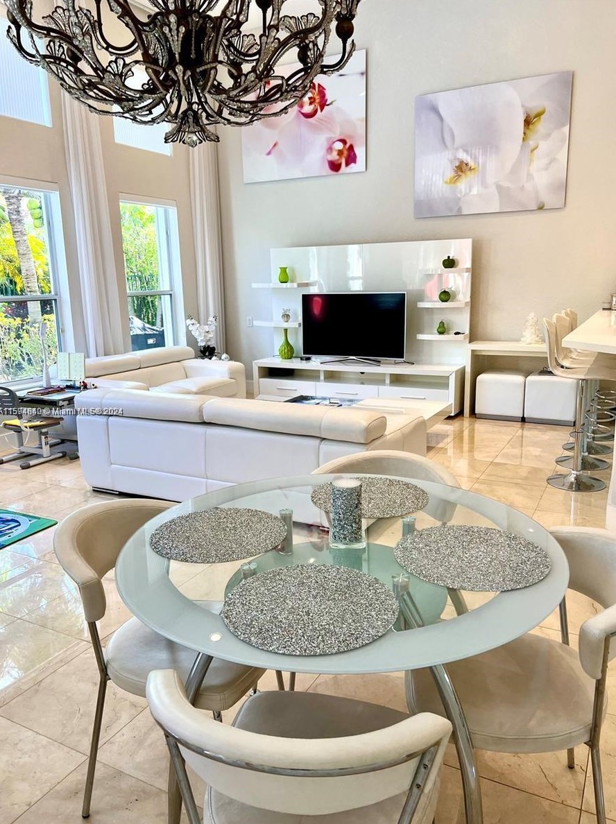 912 Manatee Way, Hollywood, FL 33019