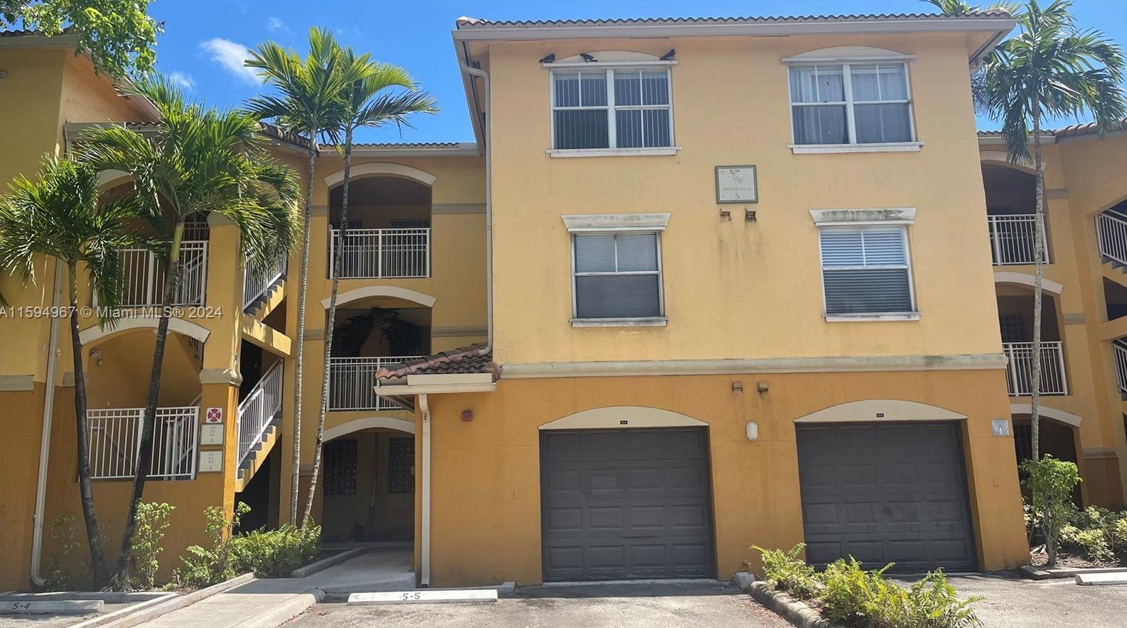 9640 2nd St, Hollywood, FL 33024-6272