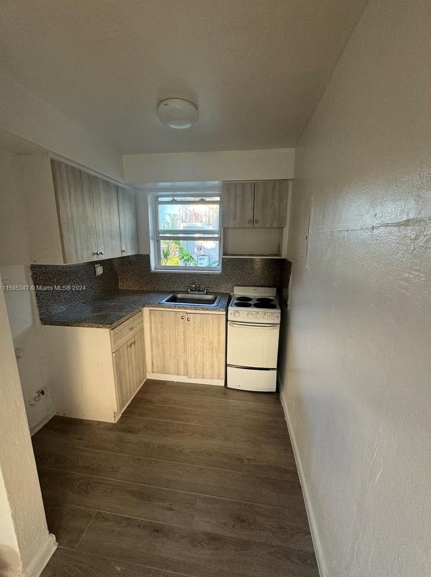 1465 W 28th St #4, Hialeah, FL 33010