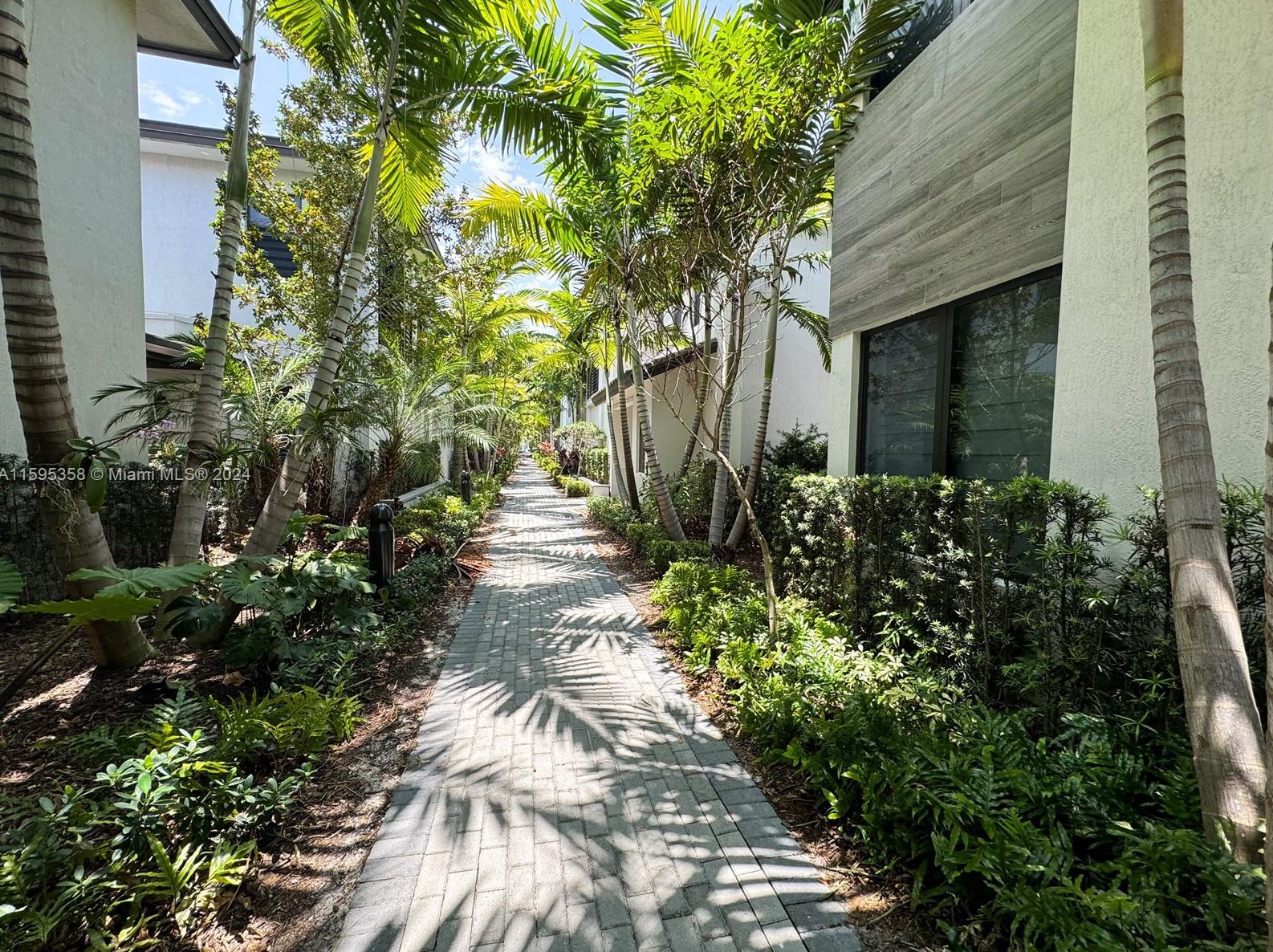 8208 44 Ter, Miami FL 33185 exterior