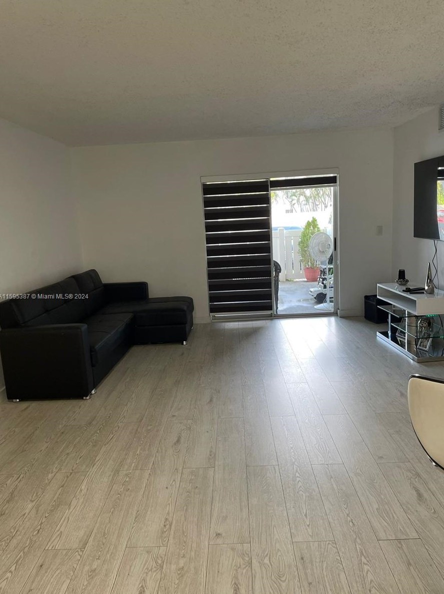 18830 Nw 57th Ave #105, Hialeah, FL 33015