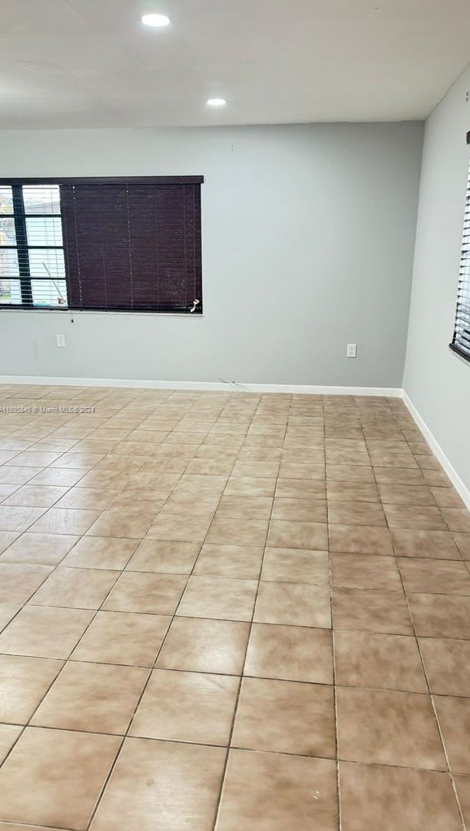 8949 Sw 28th St #2, Miami, FL 33165