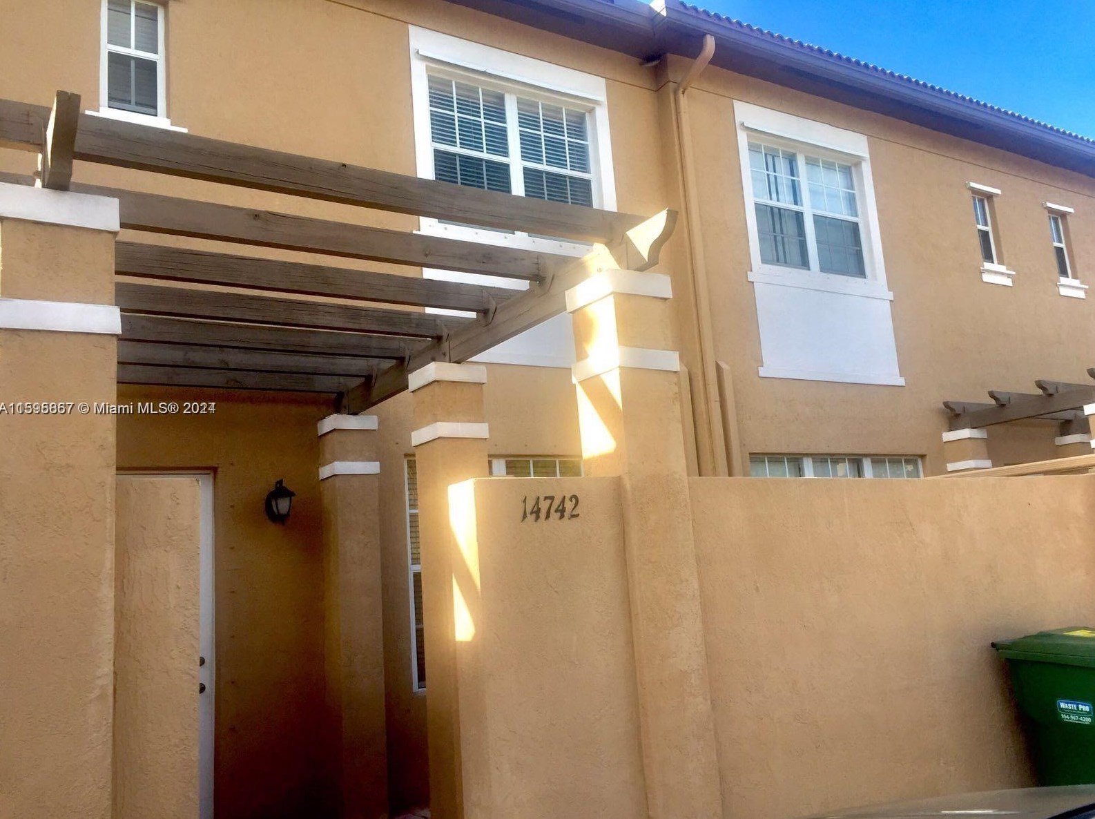 14742 4th St, Hollywood, FL 33027-6108