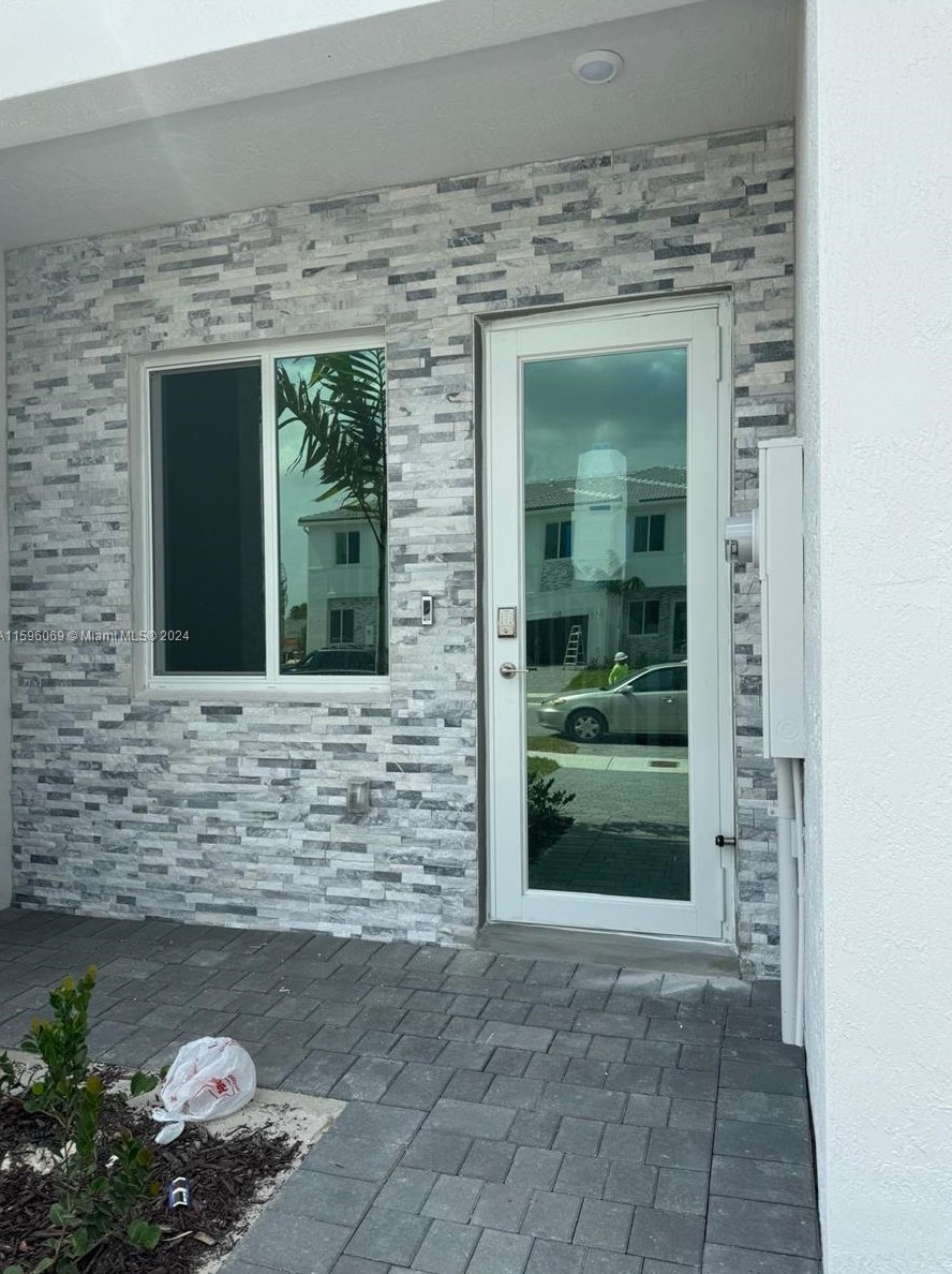 738 13th Ct, Homestead, FL 33034-2114