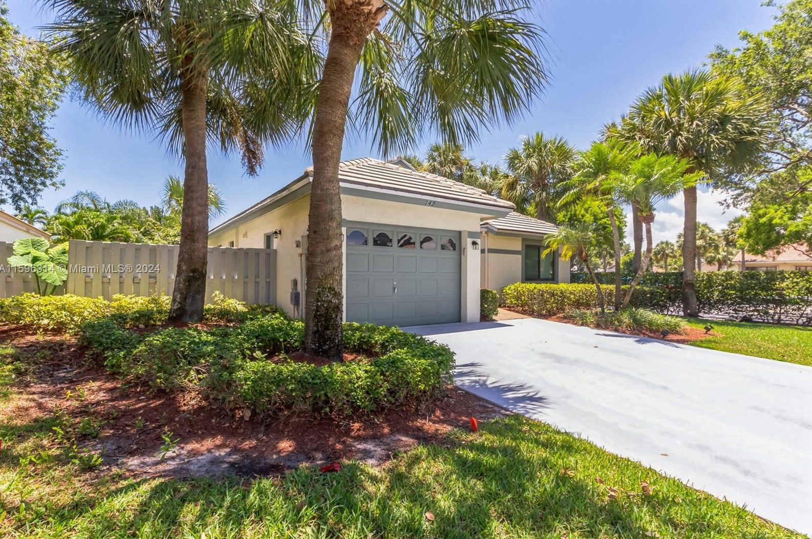 142 Orange Dr, Boynton Beach, FL 33436-1844