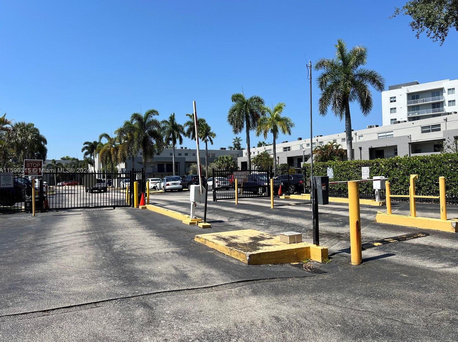10 Nw 87th Ave #b211, Miami, FL 33172