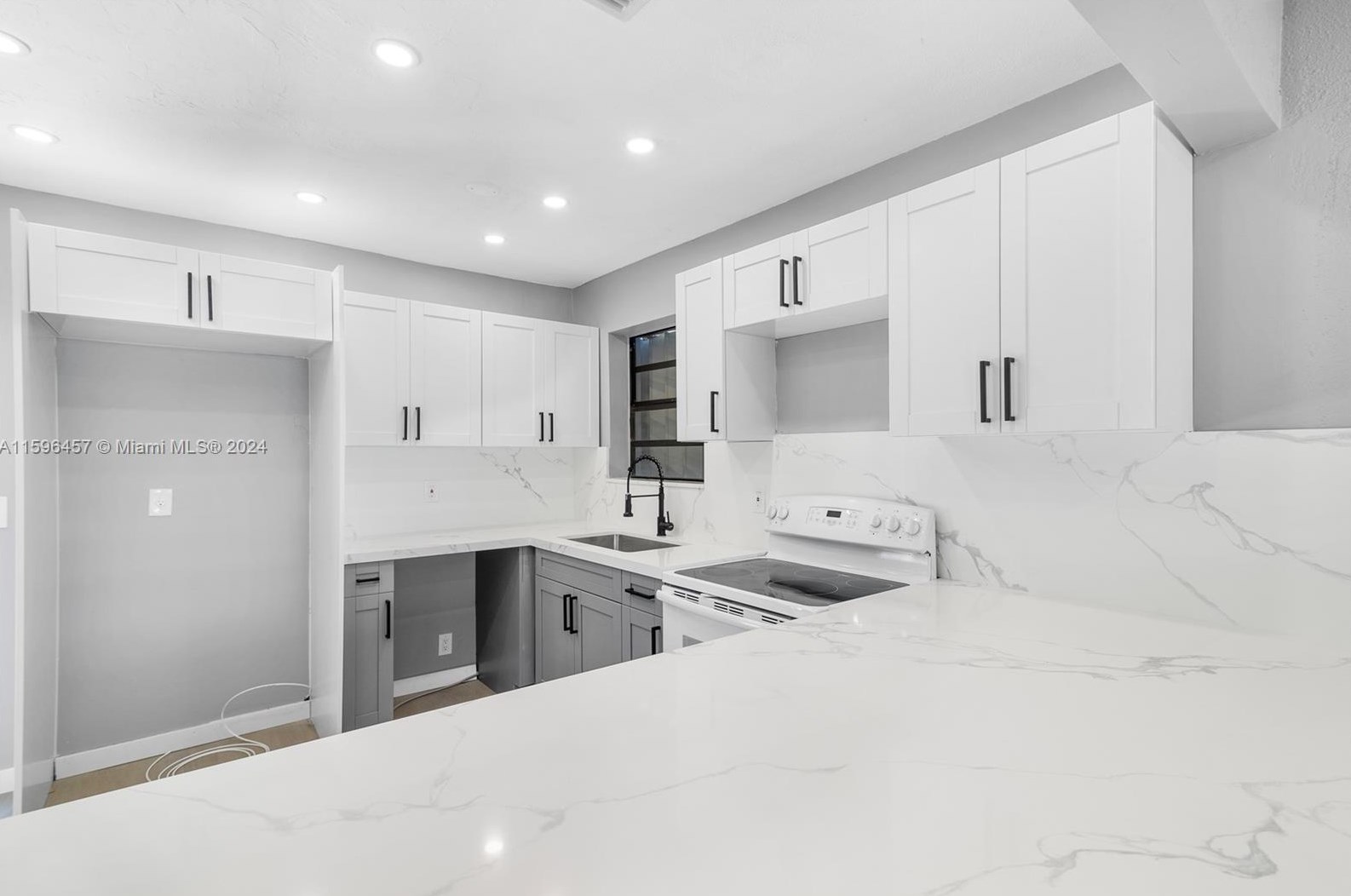 600 65 Ter, Hollywood FL  33024-7607 exterior