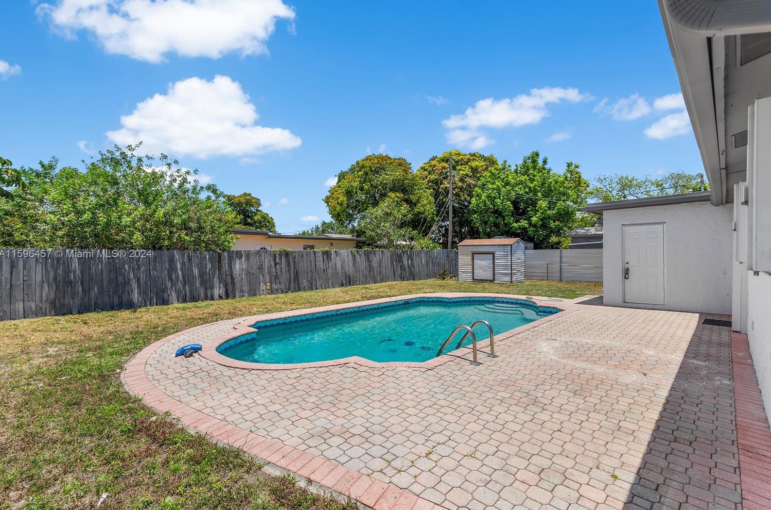 600 65th Ter, Hollywood FL  33024-7630 exterior