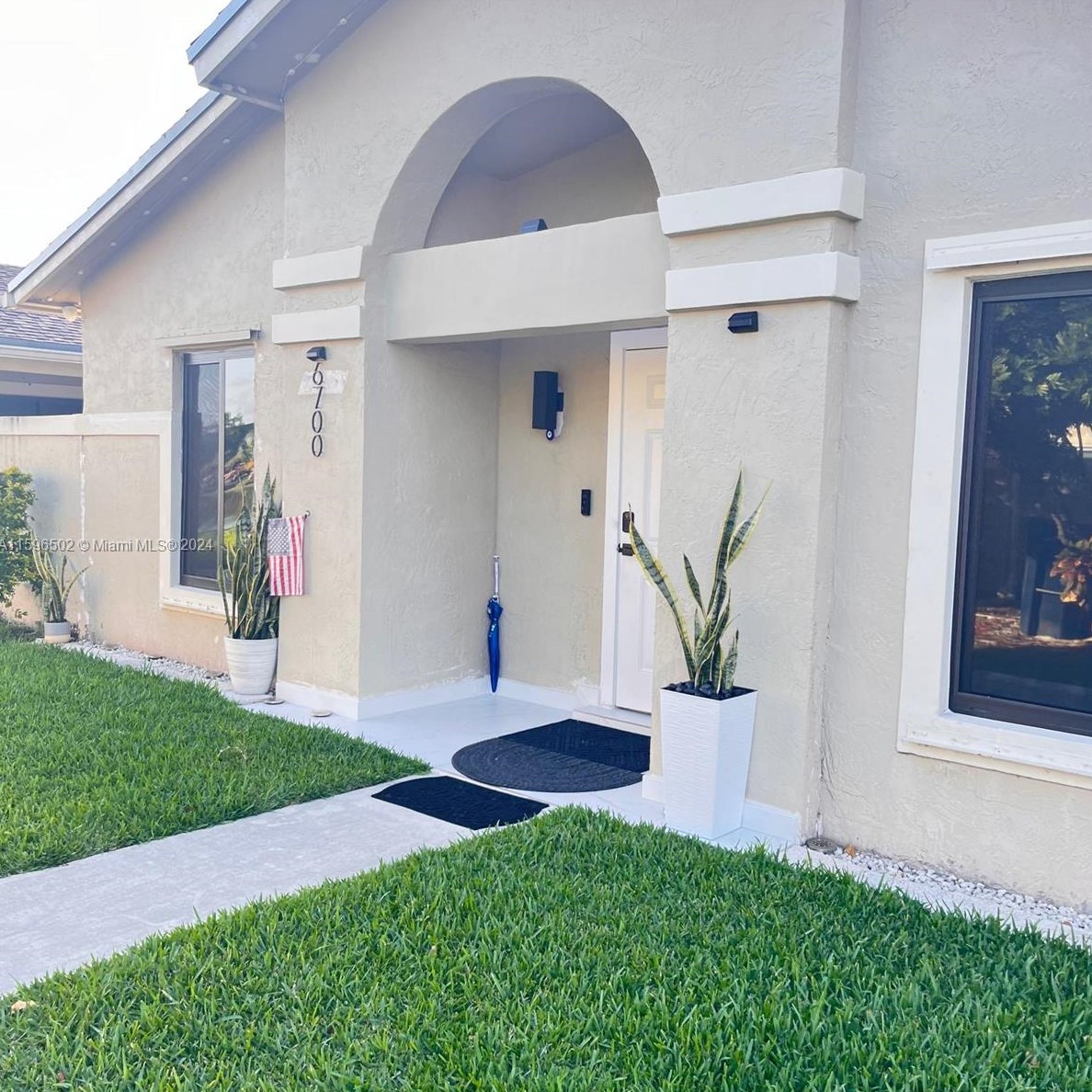 6700 152nd Pl, Miami, FL 33193-2221