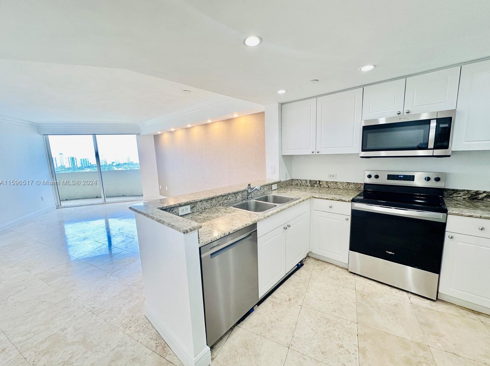 19501 W Country Club Dr #1801, Miami, FL 33180