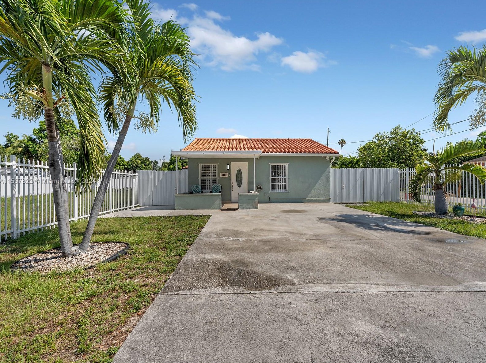 2890 98th St, Miami, FL 33147-2064