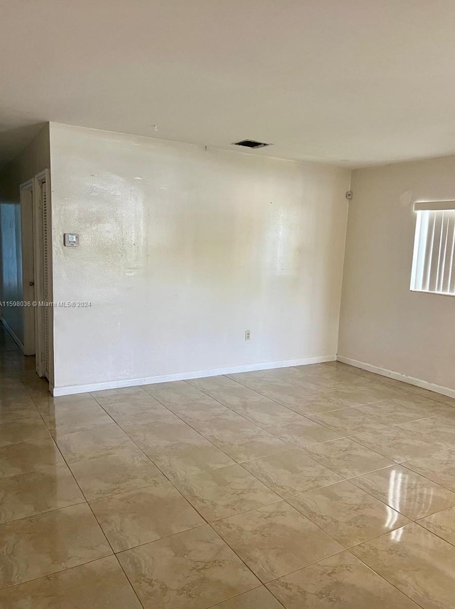 1430 173rd Ter, Miami, FL 33169-5121