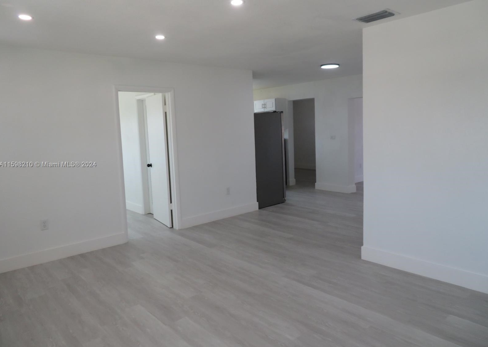 3200 211th St, Miami FL  33056-1004 exterior