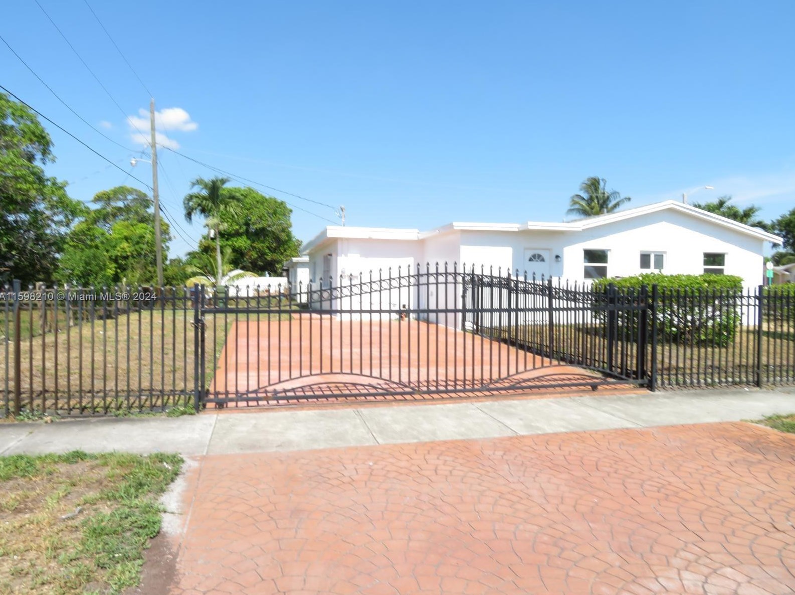 3200 211th St, Miami FL  33056-1004 exterior