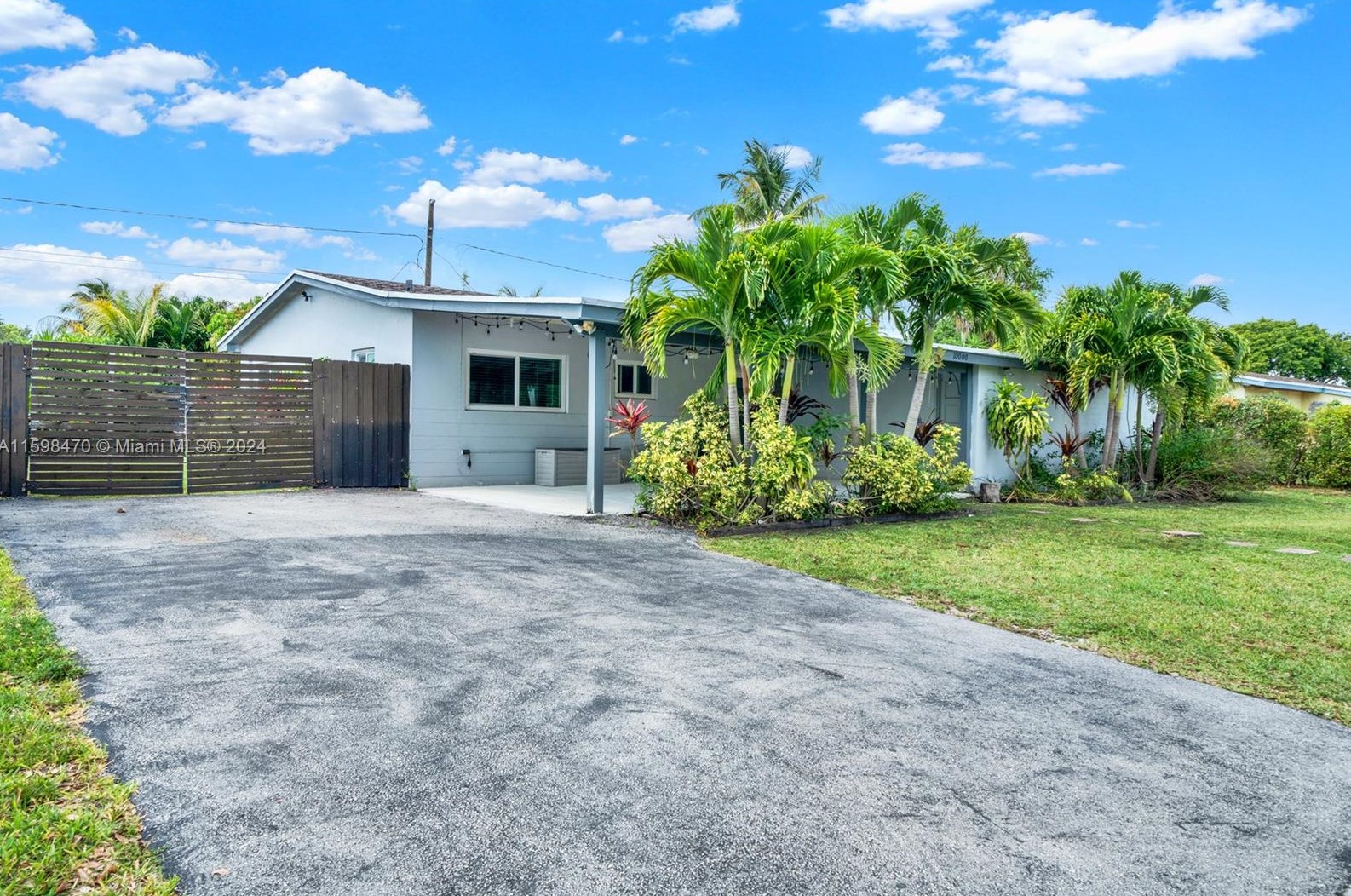 10000 Bahia Dr, Miami, FL 33189