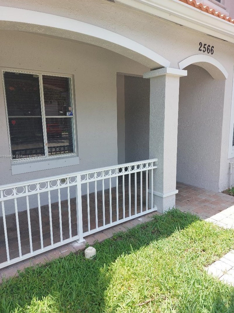 2566 82nd Ave, Hollywood, FL 33025-2994