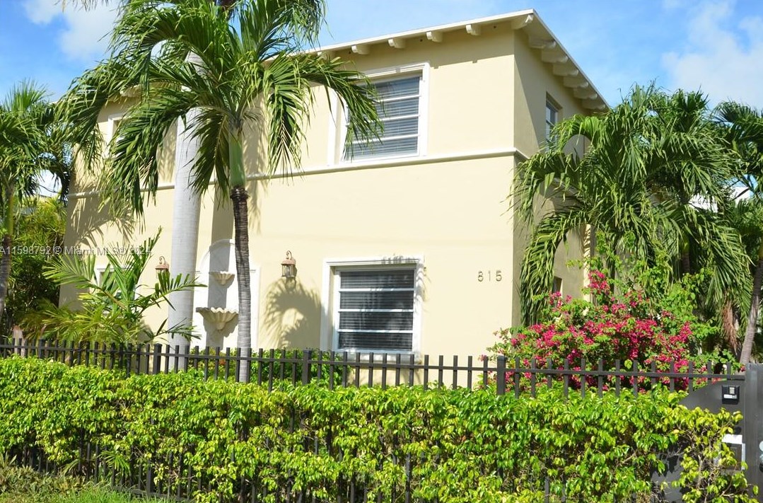 815 40th St, Miami, FL 33140-3831