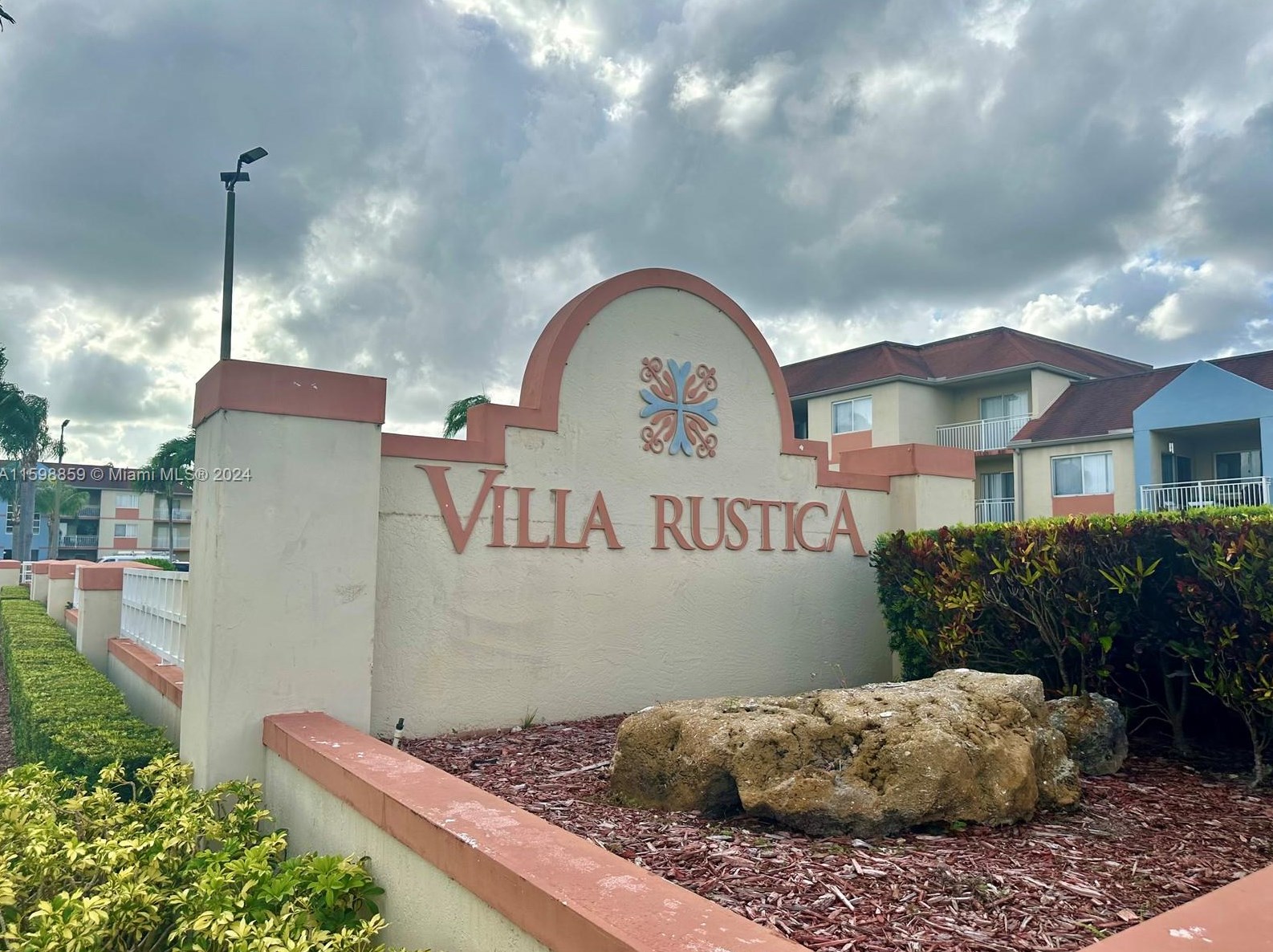 18820 Nw 57th Ave #101, Hialeah, FL 33015