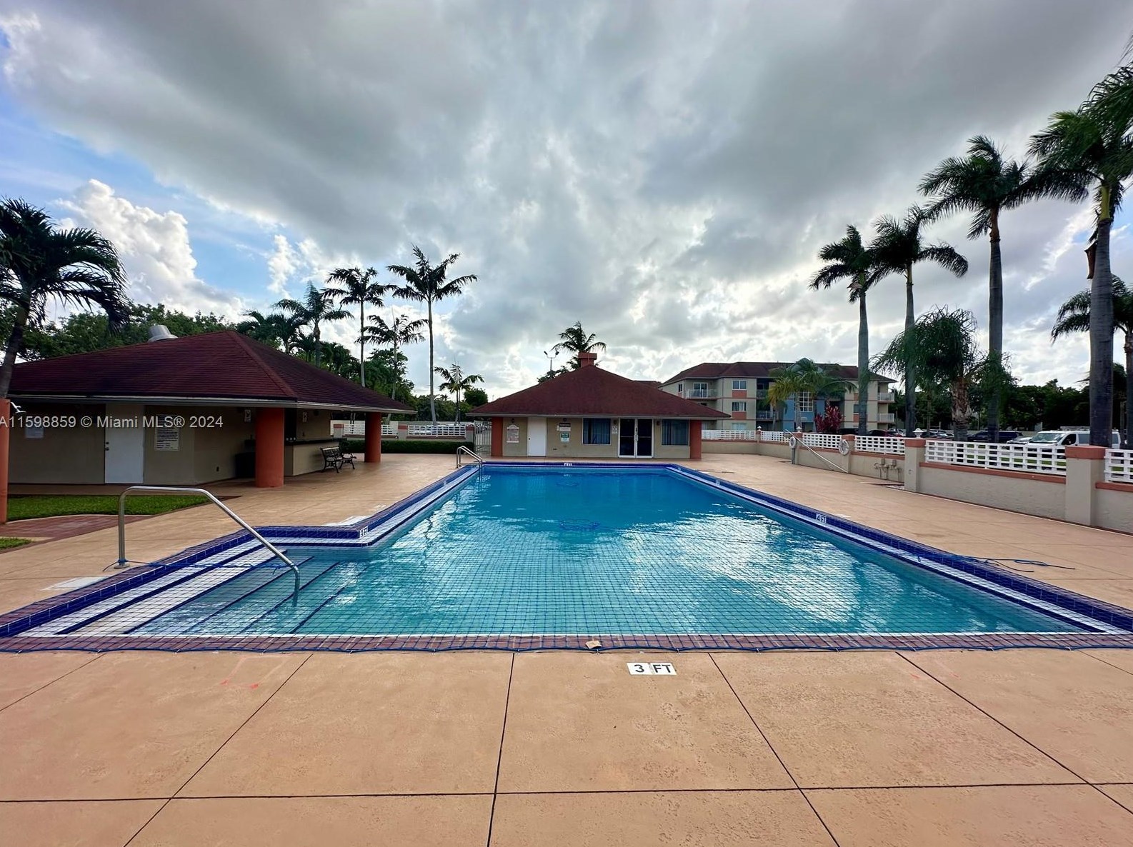 18820 57th Ave, Hialeah FL  33015-7010 exterior