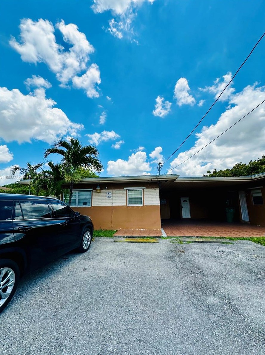 1435 70th Ave, Miami, FL 33144-5426