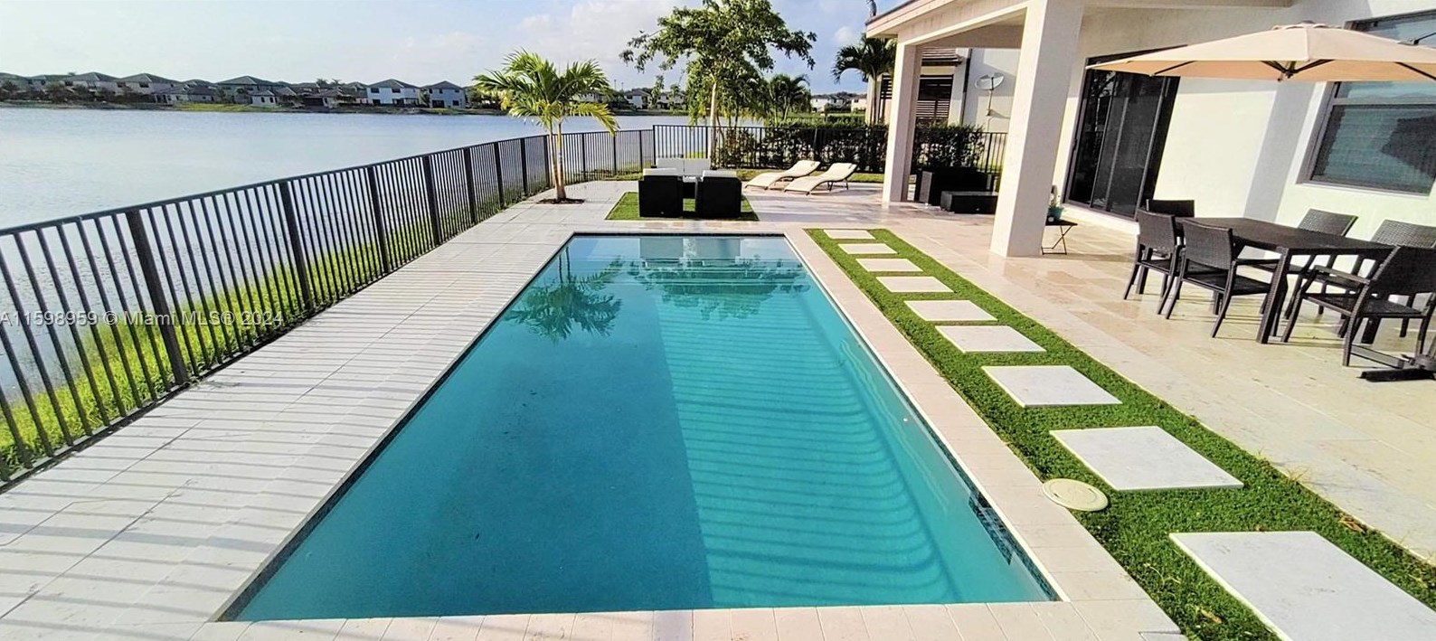 15800 88th Ave, Hialeah FL  33018-2019 exterior