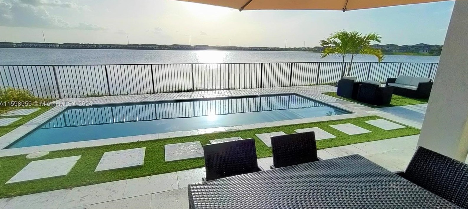 15800 88th Ave, Hialeah FL  33018-2019 exterior