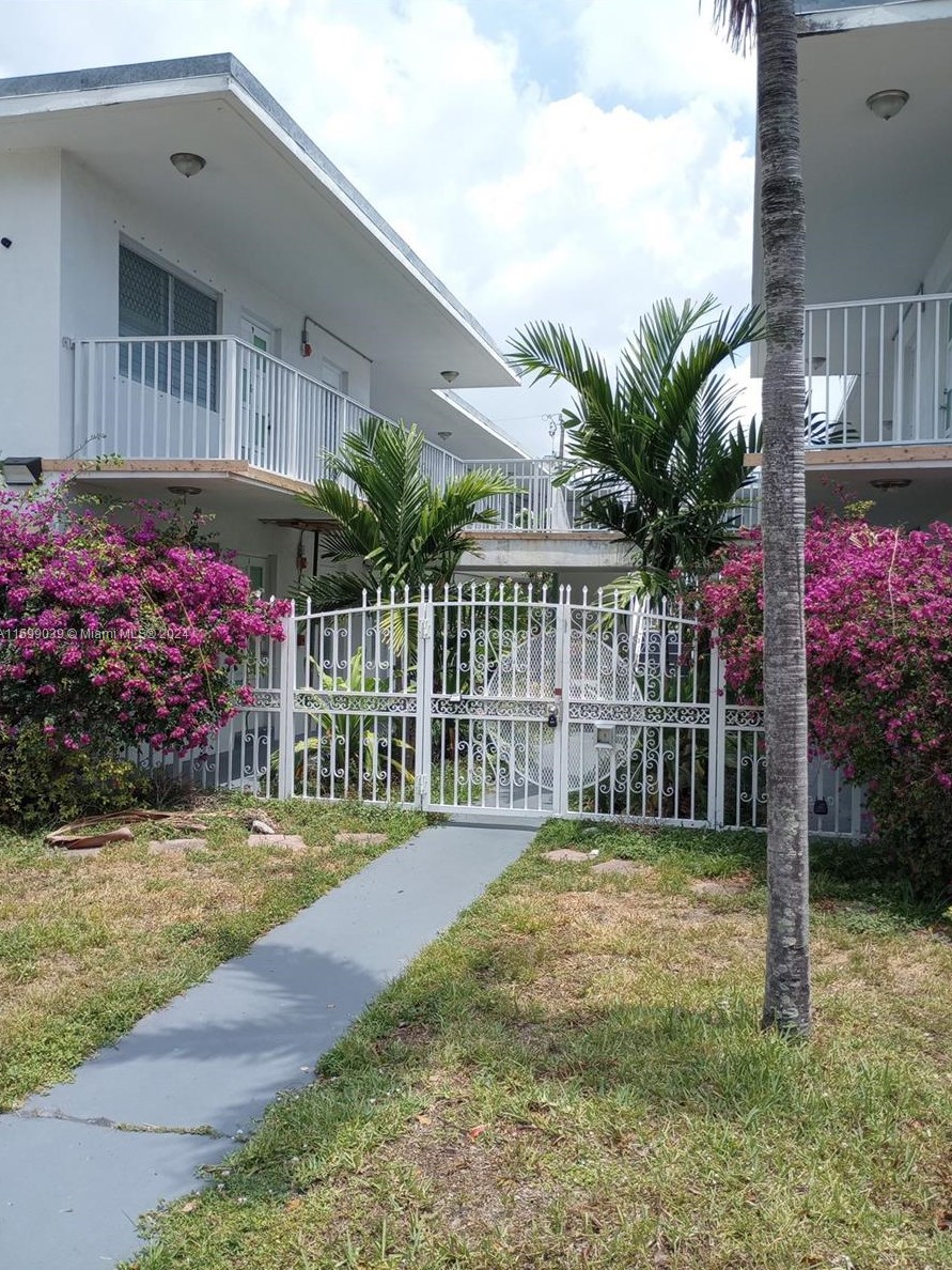 1719 Wiley St #4, Hollywood, FL 33020