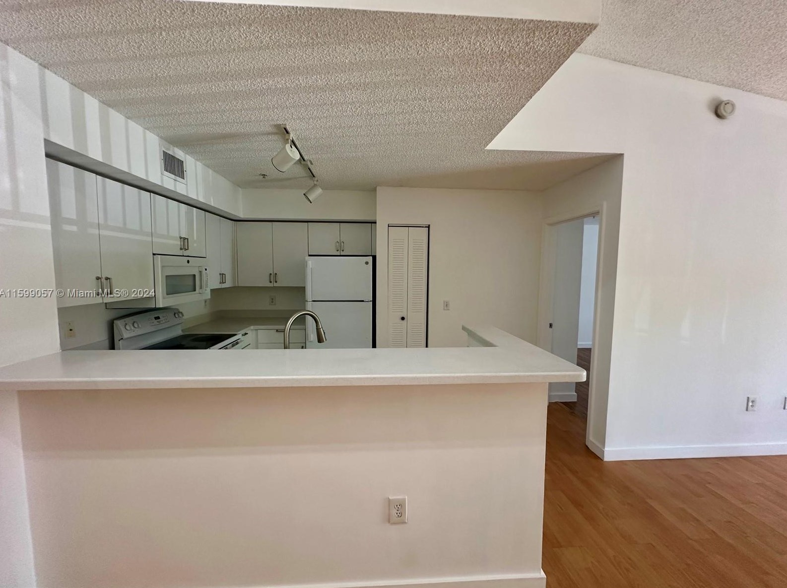 2021 Renaissance Blvd, Hollywood, FL 33025-5625