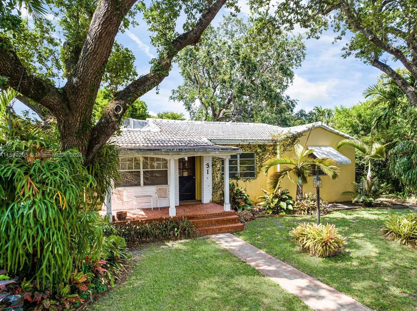 31 Carlisle Dr, Miami, FL 33166-5037