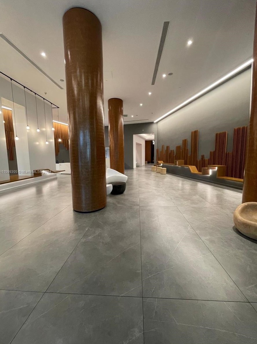 350 S Miami Ave #2814, Miami, FL 33130