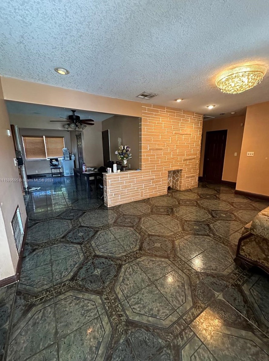 2271 Arcadia Dr, Hollywood, FL 33023-3619