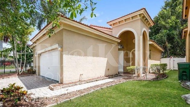 1695 Ne 37th Pl, Homestead, FL 33033